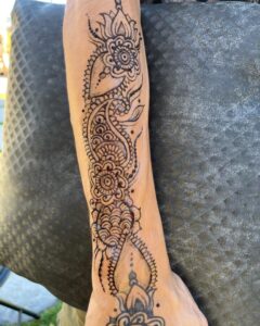 henna art on arm